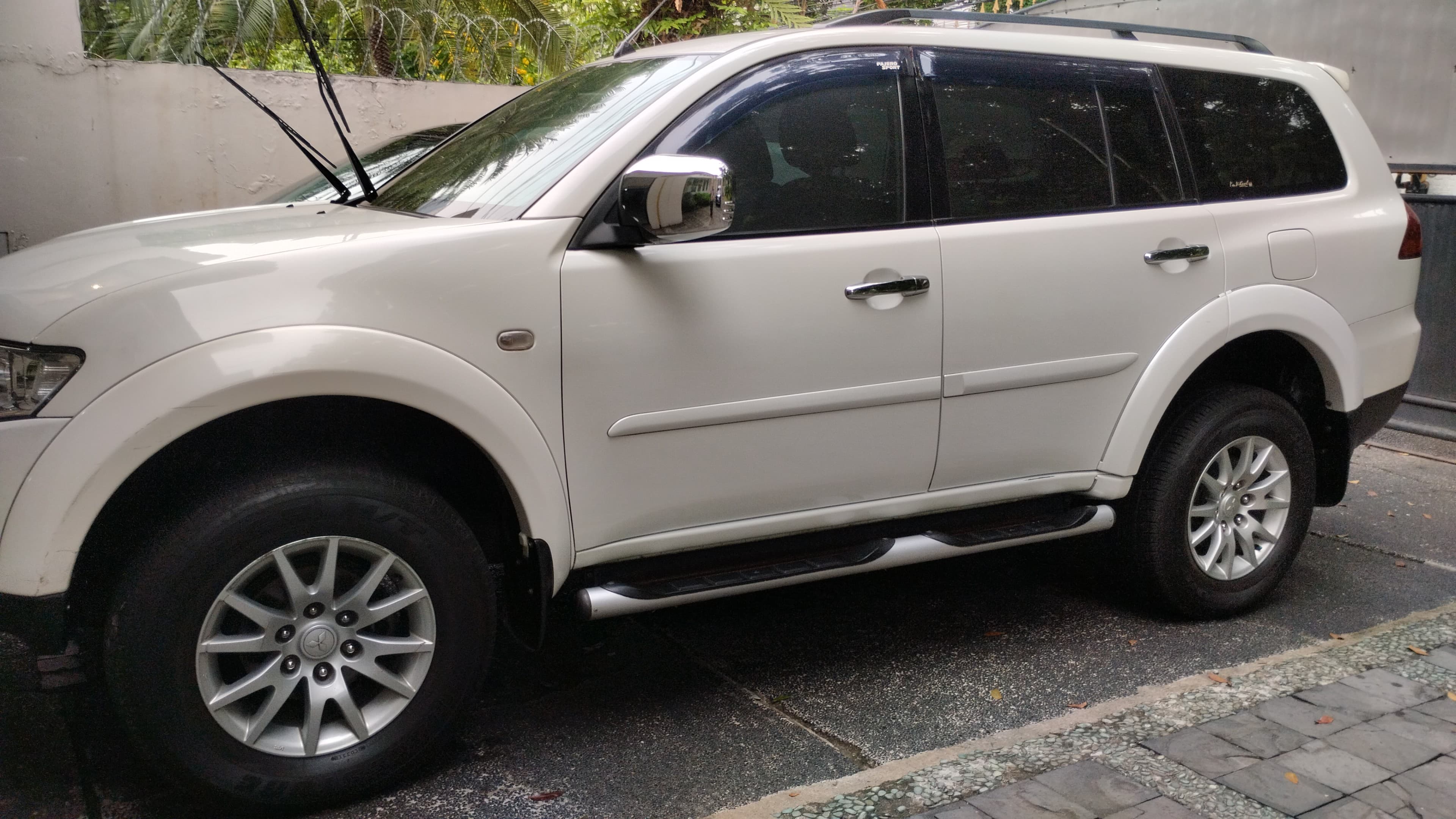 Dijual Mobil Mitsubishi Pajero Sport 2.5D Exceed AT 4x2 SUV 2010